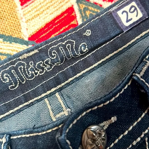 MISS ME⭐️LIKE NEW⭐️Cropped CROSS JEANS👖with Bling Size 29 Dark Wash JP5771P💙 - Picture 3 of 13